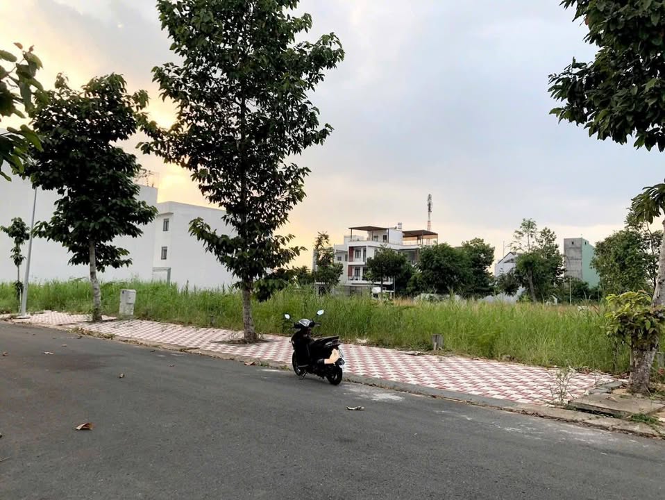 Đất Nền Vị Trí Vàng KDC Hồng Loan, Cần Thơ - Ngay Cổng Trường Học