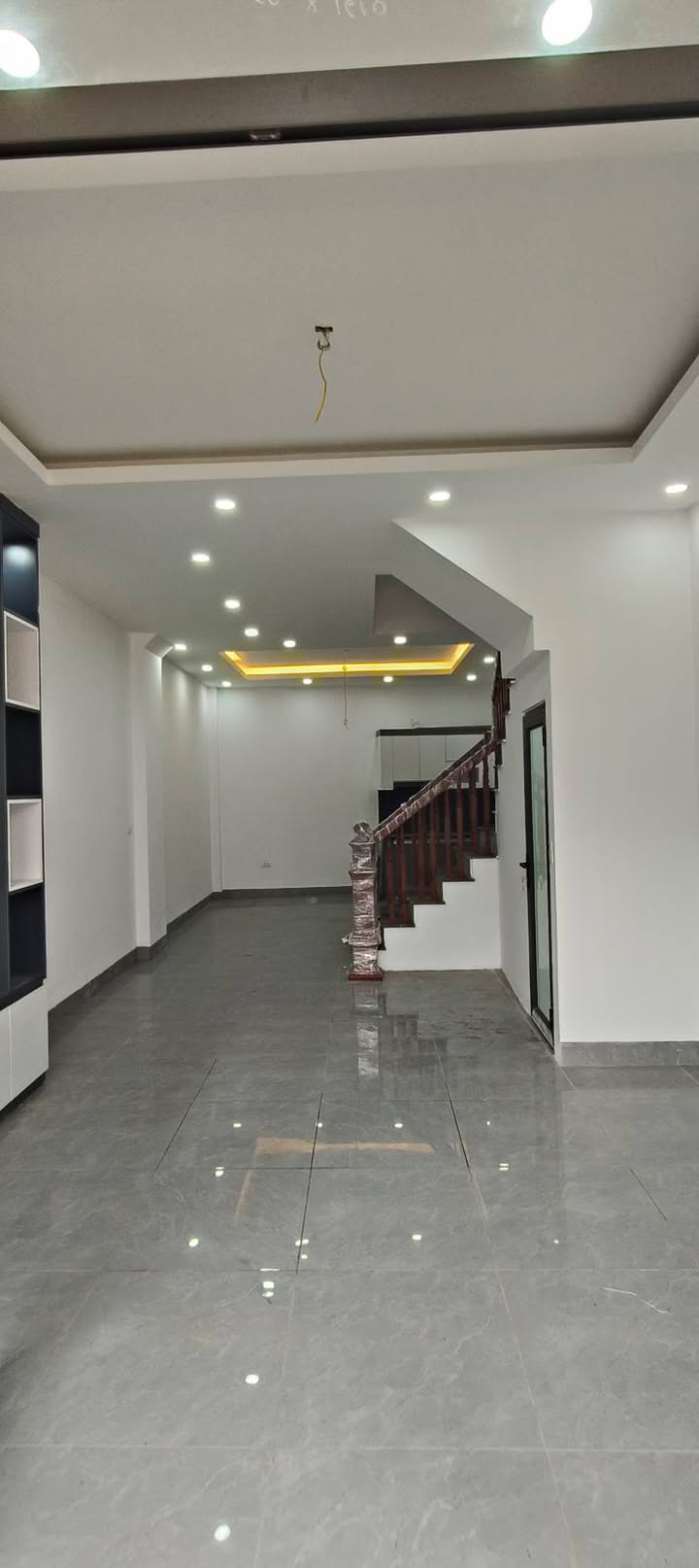 Nhà riêng Thạch Bàn 50m² 5 tầng - Giá tốt hiếm có, ô chờ thang máy!