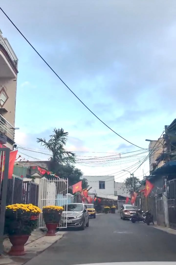 Nhà 2 Tầng Kiệt 6m Lạc Long Quân - 102m² - Ngay Đại học Bách Khoa - 5.x Tỷ