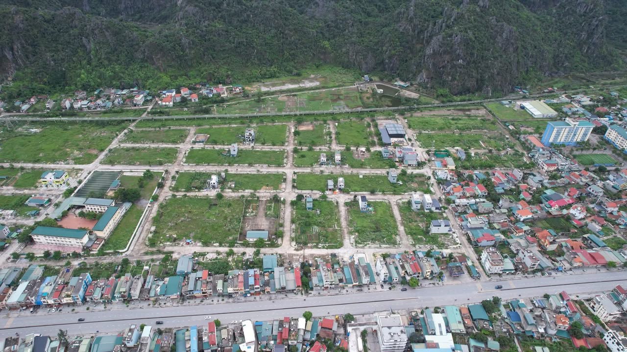 Nhà Cẩm Phả 180m² giá 3.3 tỷ - Giá tốt hiếm có!