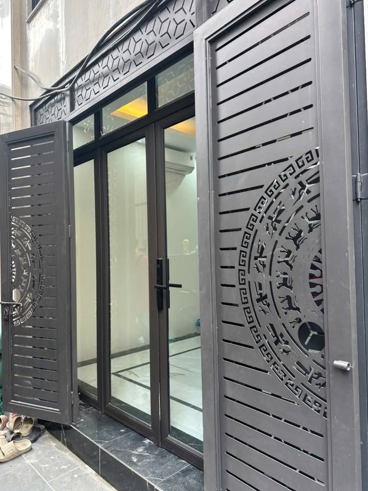 Cho thuê nhà Hoàng Hoa Thám Ba Đình 45m² - 6 tầng mới 100%