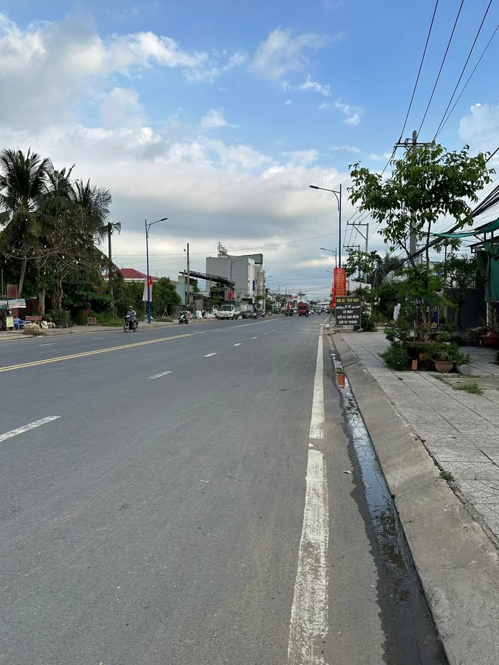 Nhà Mặt Tiền Hoàng Quốc Việt 90m² giá 9 triệu - Thích hợp KD