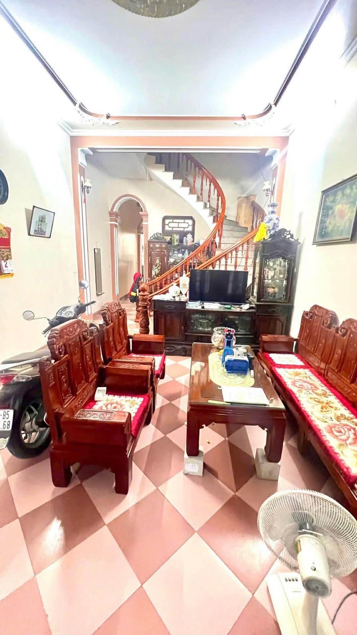 Nhà 3 tầng Lam Sơn 98m² 6.3 tỷ - Ô tô vào nhà