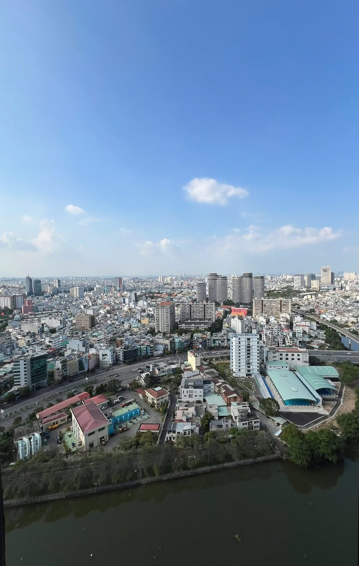 Cho thuê căn hộ 2PN Vinhomes Golden River Quận 1, view sông 80m²