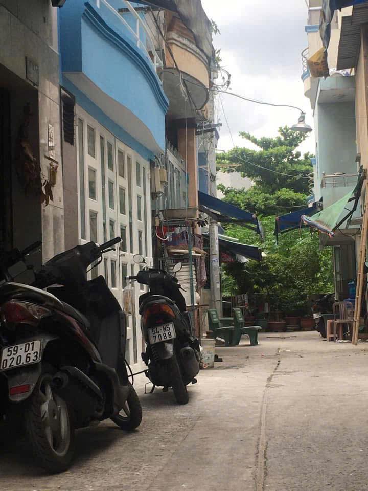 Cho thuê nhà nguyên căn 3PN, 3 lầu, đường Trương Phước Phan, Bình Tân - 7.5 triệu/tháng