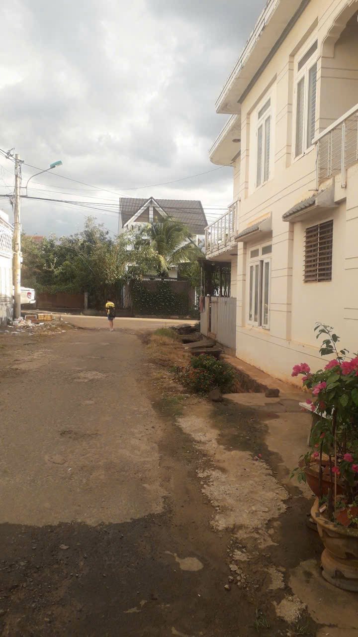 Nhà Riêng Cư ÊBur, BMT 72m² - Ô tô vào tận nhà, giá chỉ 4.5 tỷ!