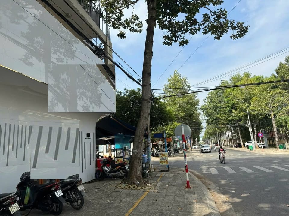 Nhà Phố Mặt Tiền Nguyễn Văn Linh, Bà Rịa - 126m², 9 Tỷ, Kinh Doanh Đỉnh Cao