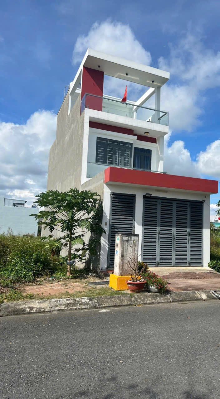 Nhà Riêng KDC Thái Sơn Long Hậu 100m² - Sổ hồng sẵn, ô tô đậu trong nhà!