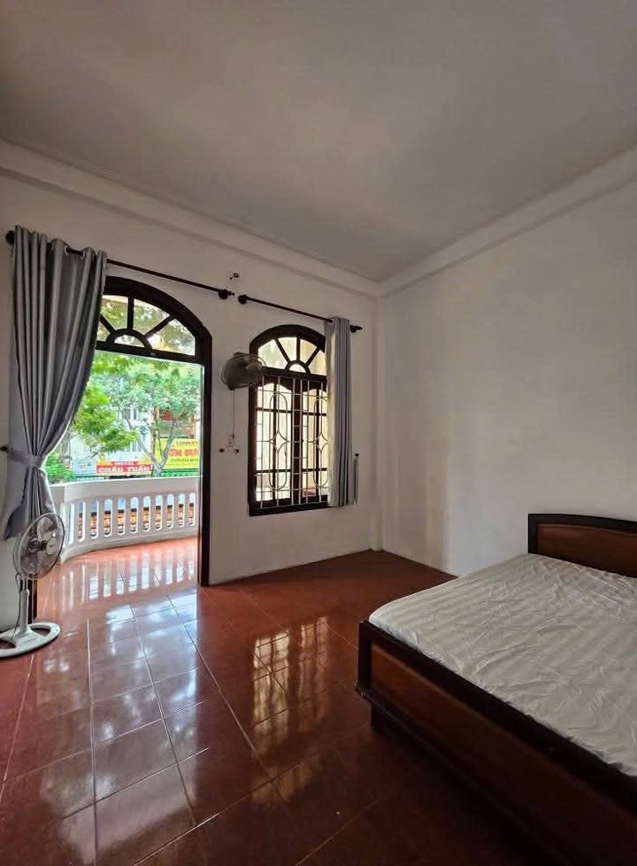 Căn hộ mini Hoàng Hoa Thám 40m² - Chính chủ, ban công thoáng mát!