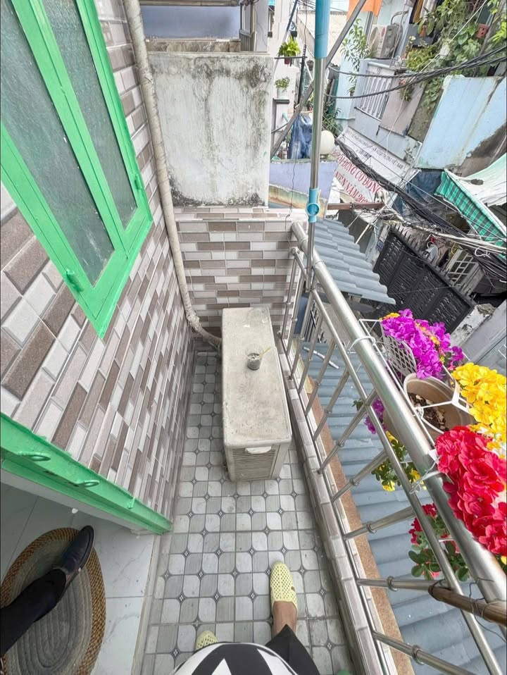 Nhà Riêng Quận 4 1.65 tỷ - Sổ Hồng Sẵn, Vào Ở Ngay!