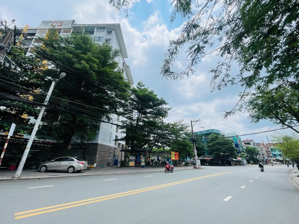 Nhà Mặt Tiền Man Thiện, Thủ Đức - 200m², 11.9 Tỷ, Kinh Doanh Đỉnh