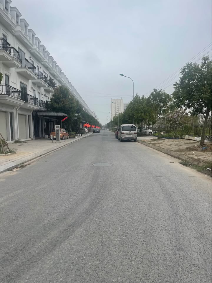 Nhà riêng Đông Vệ, TP Thanh Hóa 90m² - View Hồ Sen, sổ đỏ sẵn!