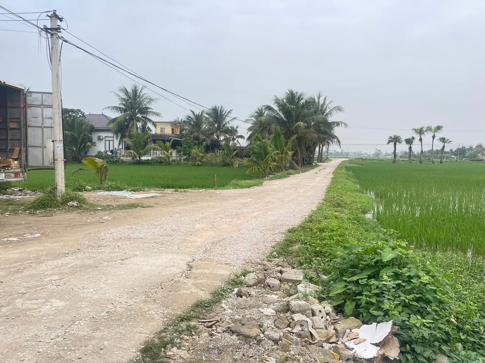 Bán Đất Quảng Phú - 100m² Giá 300 Triệu - Sổ Đỏ Sẵn Sàng