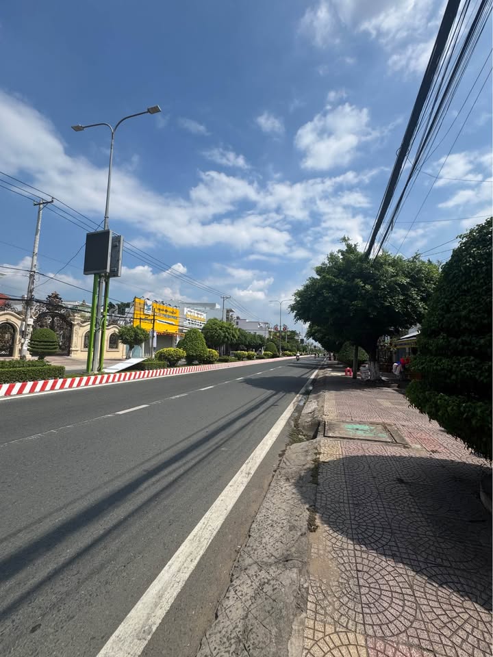 Cho thuê nhà mặt tiền Phạm Thái Bường, Vĩnh Long - 66m², kinh doanh sầm uất