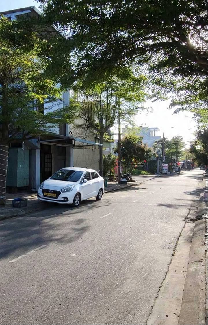 Nhà Phố Chợ Điện Ngọc 107m² - Ô tô vào tận nhà, sẵn sàng ở ngay!