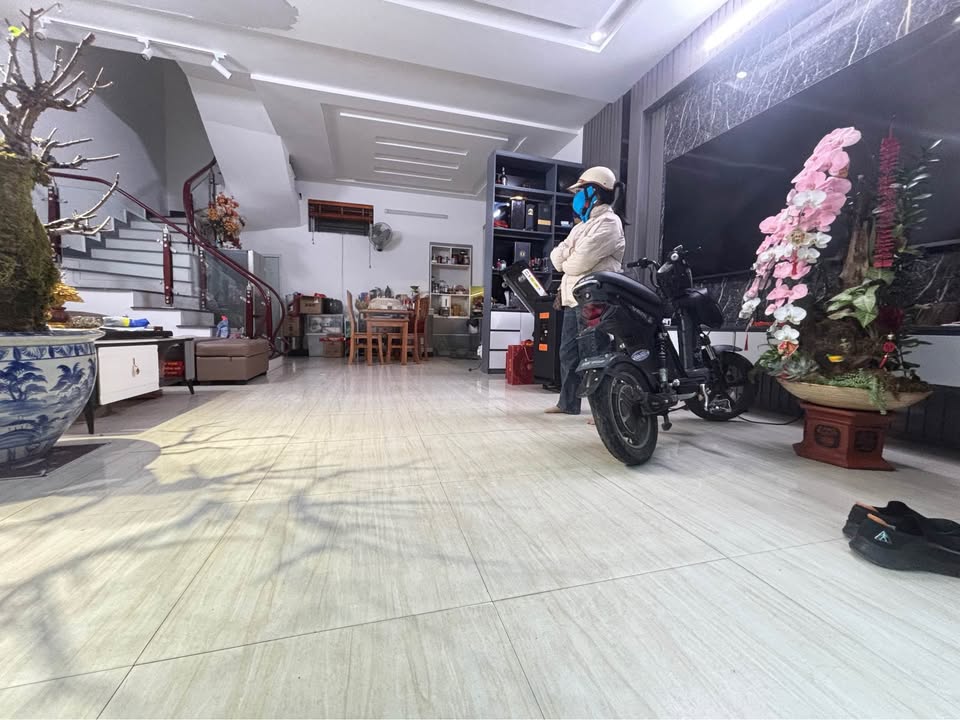 Nhà Riêng 52m² Đường Máng Lê Chân - Ô tô vào tận nhà, Sổ đỏ sẵn!