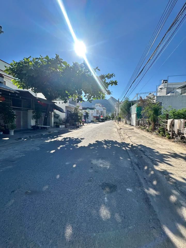 Bán Khách Sạn 9PN Hòn Sện, Nha Trang - 80m², 11 Tỷ, Gần Biển