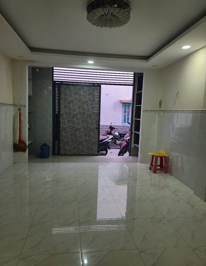 Nhà 2PN Tân Bình - Hẻm 3 Gác - 9.5 Triệu/Tháng - Sẵn Sàng Ở Ngay!