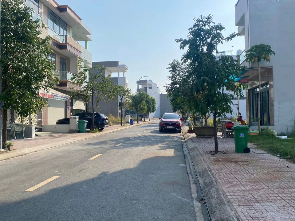 Nhà phố KĐT Hòa Lân 2, Thuận An 80m² - Mặt tiền kinh doanh đắc địa!