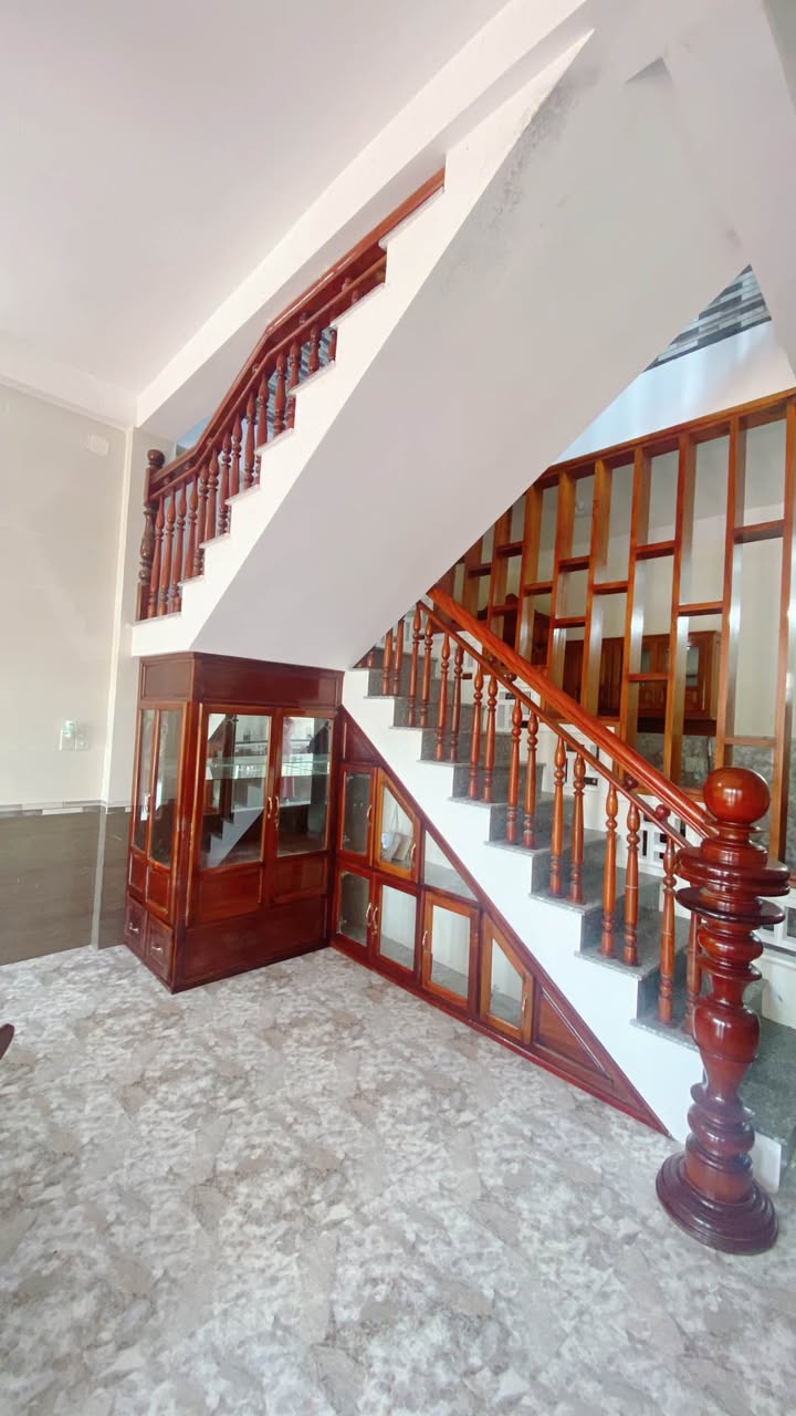 Nhà Riêng 102m² Phường Gia Hội, Huế - Ô tô vào tận nhà, giá 2.6 tỷ!