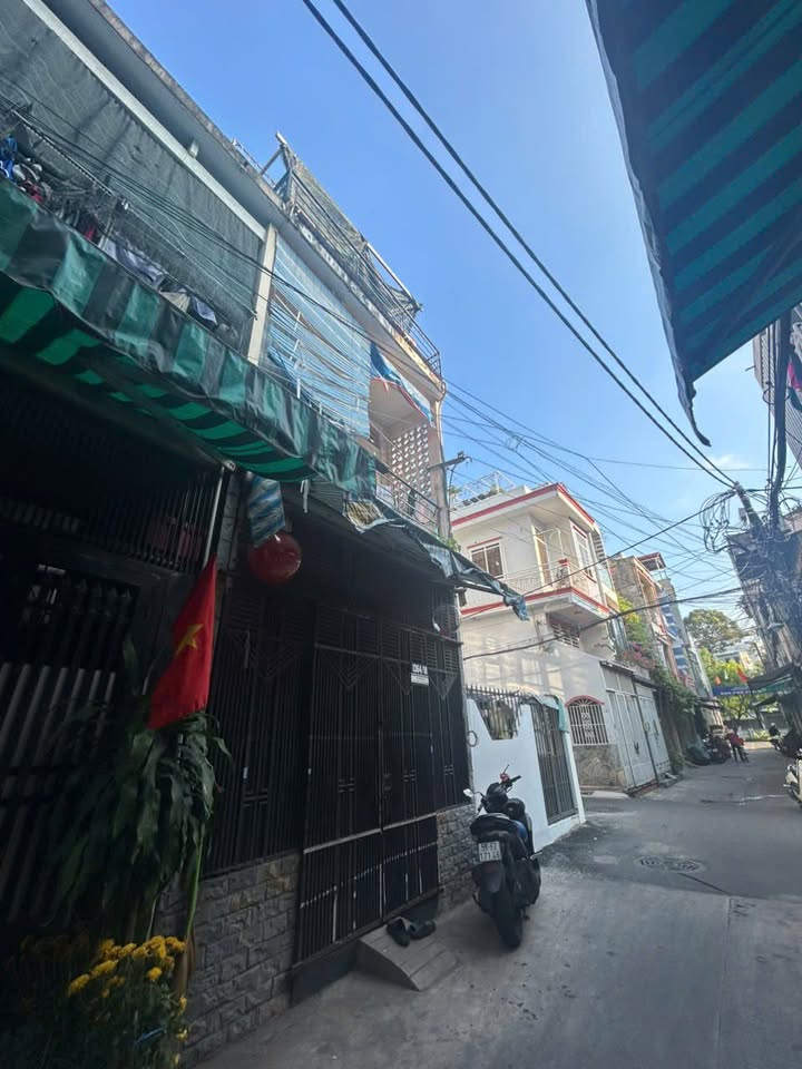 Nhà riêng Trường Sa, Tân Bình 38m² giá 8.2 tỷ - Hẻm ô tô, vị trí đẹp!