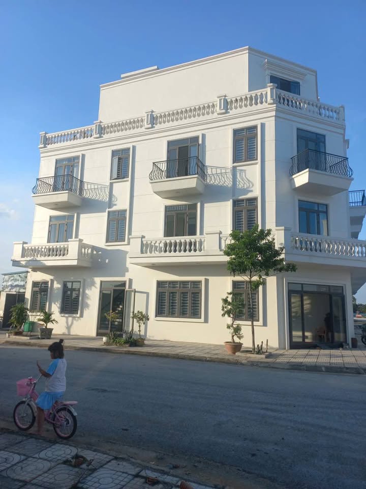 Nhà phố Quảng Phú 94m² giá 6 tỷ - Vị trí đắc địa kinh doanh ngay!