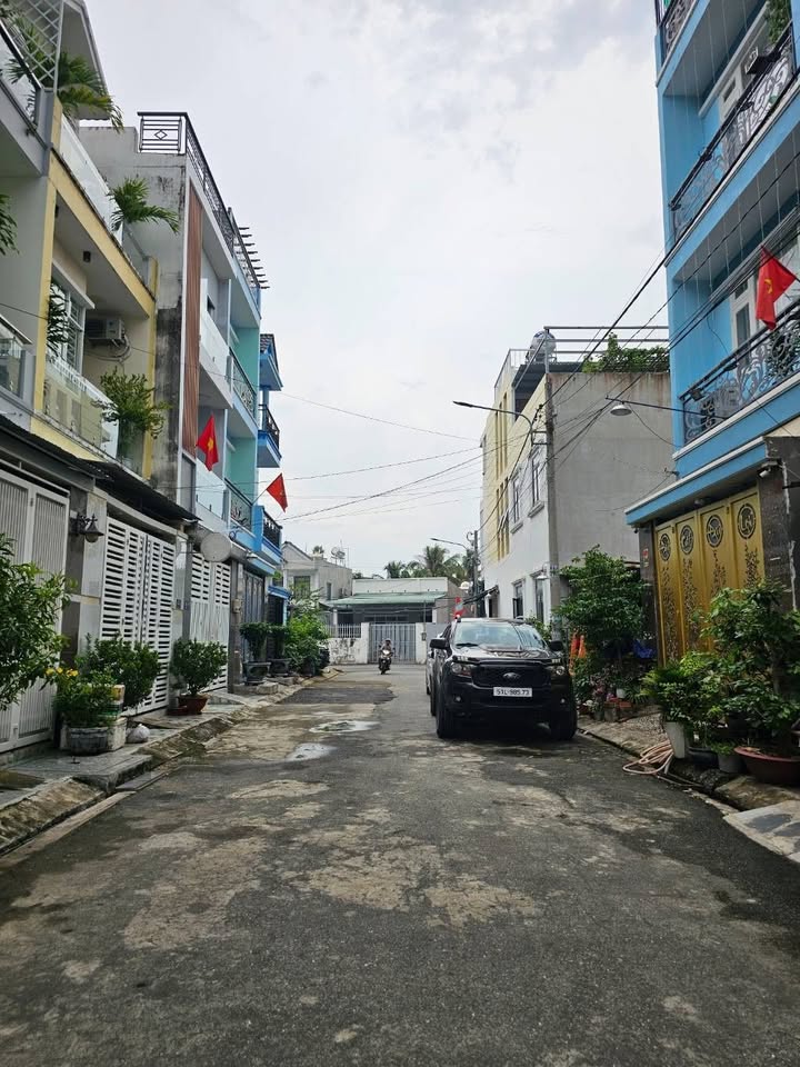 Nhà 3 Tầng Hẻm 6m, TP Thủ Đức - 5.2 Tỷ, Gần Vinhome Grand Park