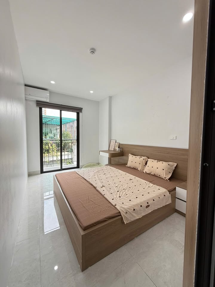 Cho thuê Studio 50m² Lạc Long Quân, Cầu Giấy - Full nội thất, Ô tô đỗ cửa