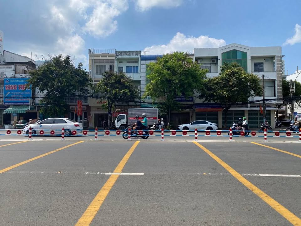 Nhà Phố Hùng Vương, Ninh Kiều 300m² - Mặt Tiền Kinh Doanh, Giá 15 Triệu/Tháng