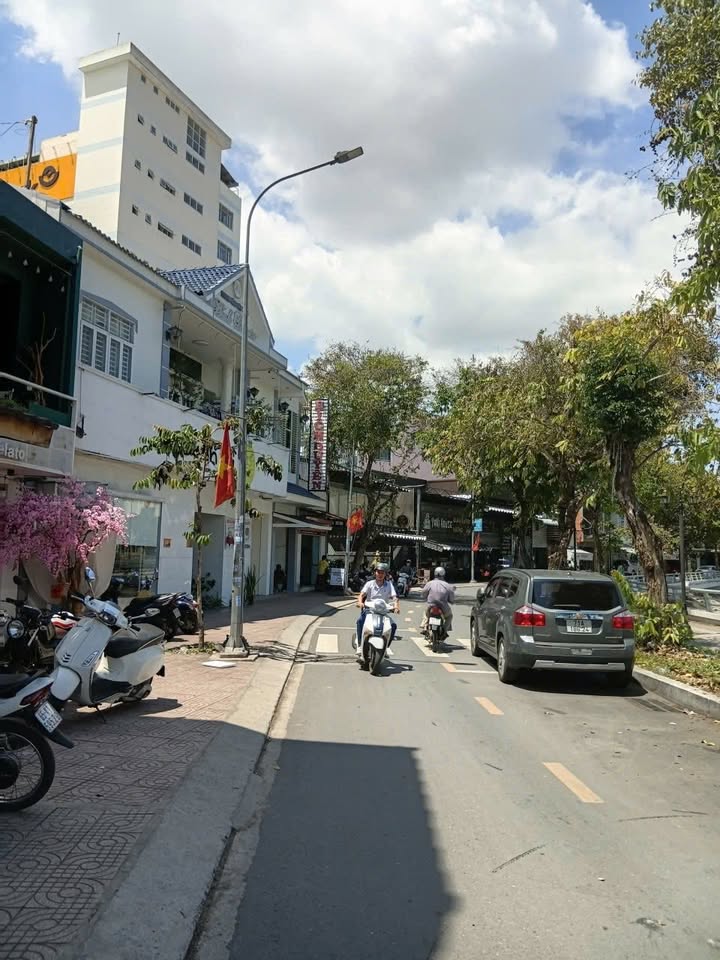 Nhà phố Huỳnh Cương Cần Thơ 52m² - Vị trí đắc địa, mặt tiền hồ!