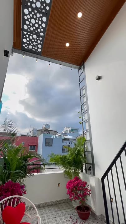 Nhà 5 tầng BTCT đường Hoàng Văn Thụ, Phú Nhuận - 300m² giá 6.x tỷ