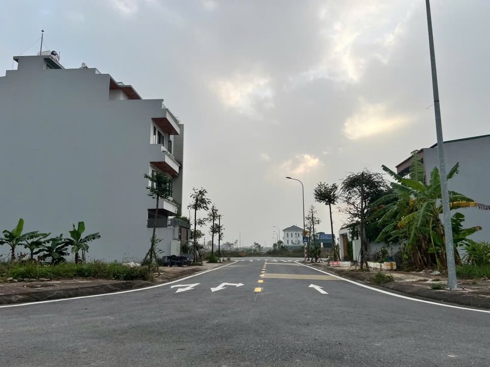 Lô đất KDT Nam Vĩnh Yên 122.3m² - Sổ đỏ chính chủ, tiềm năng sinh lời!