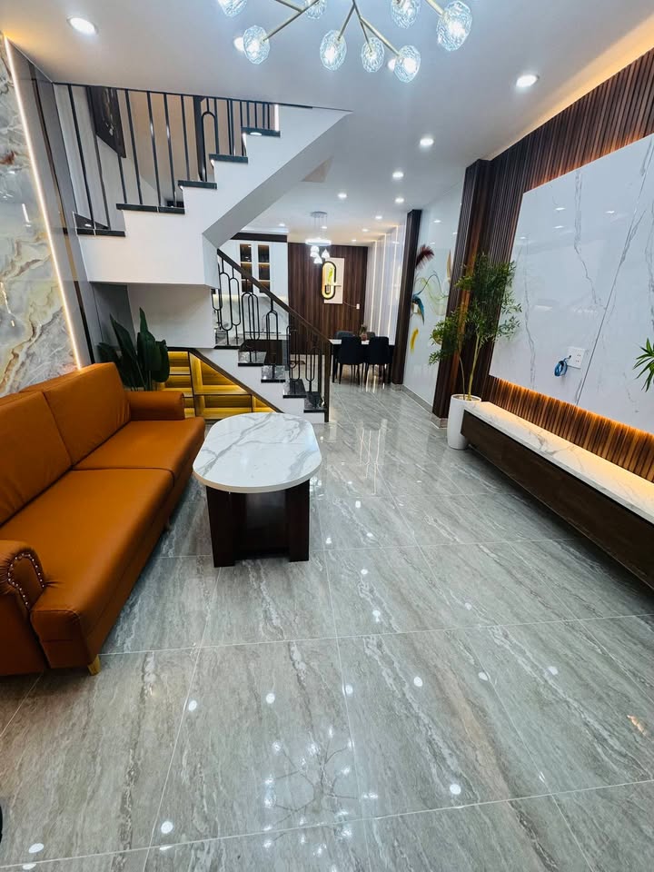 Nhà Riêng Quận 6 40m² 6.25 Tỷ - Ô tô vào tận nhà, Sổ hồng riêng!