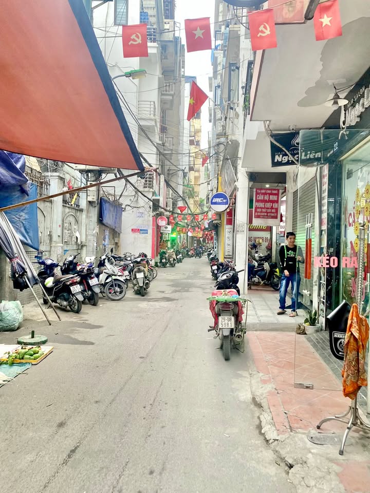 Nhà Riêng Cầu Giấy 65m² - 17 Tỷ - Chính Chủ Bán, Sẵn Sàng Ở Ngay!