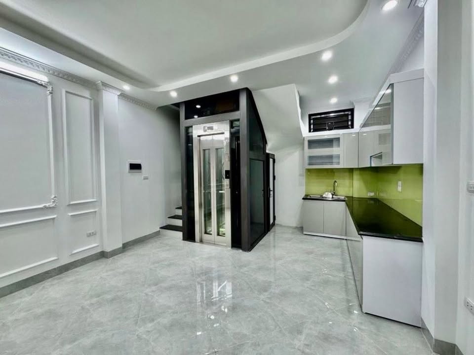 Nhà riêng Đống Đa 38m² - Sẵn sàng ở ngay, thang máy hiện đại!
