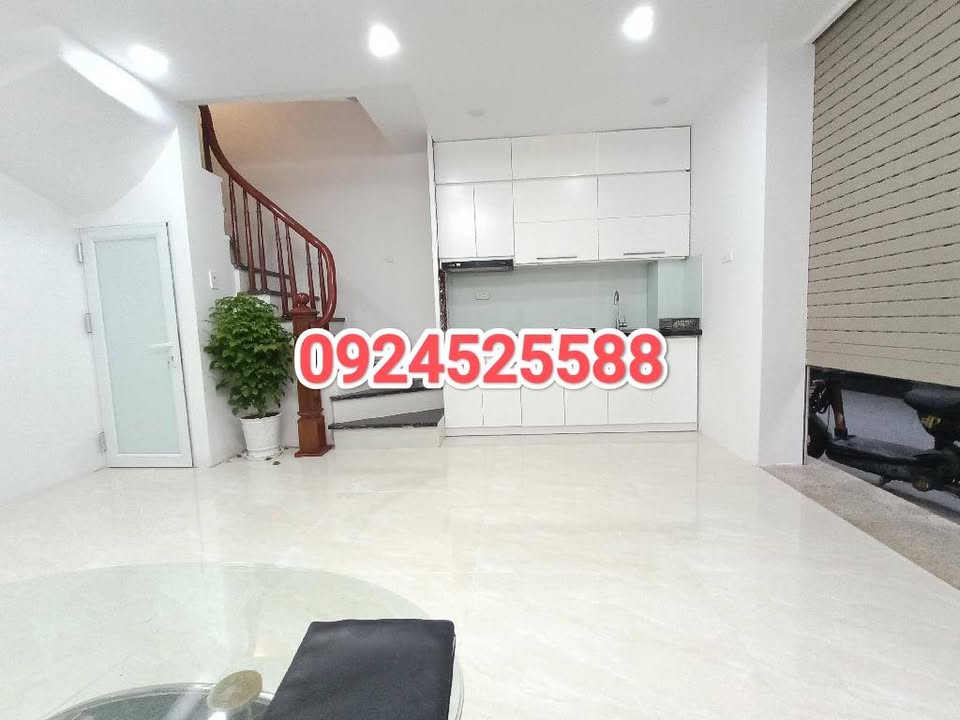 Nhà Riêng Hai Bà Trưng 26m² – Hơn 3 Tỷ, Ô Tô Cách Nhà 20m, Sẵn Sàng Ở Ngay!