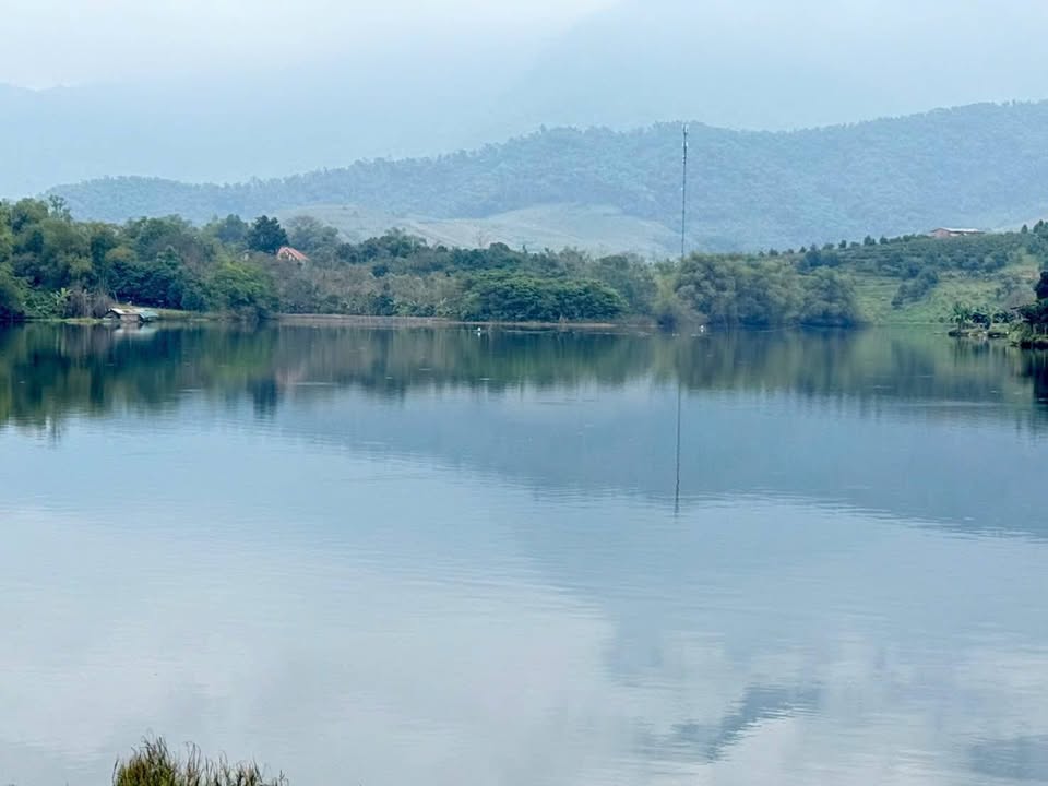 Đất Vườn Ba Vì 1850m² Bám Hồ - Sổ Đỏ Riêng, Giá Thỏa Thuận