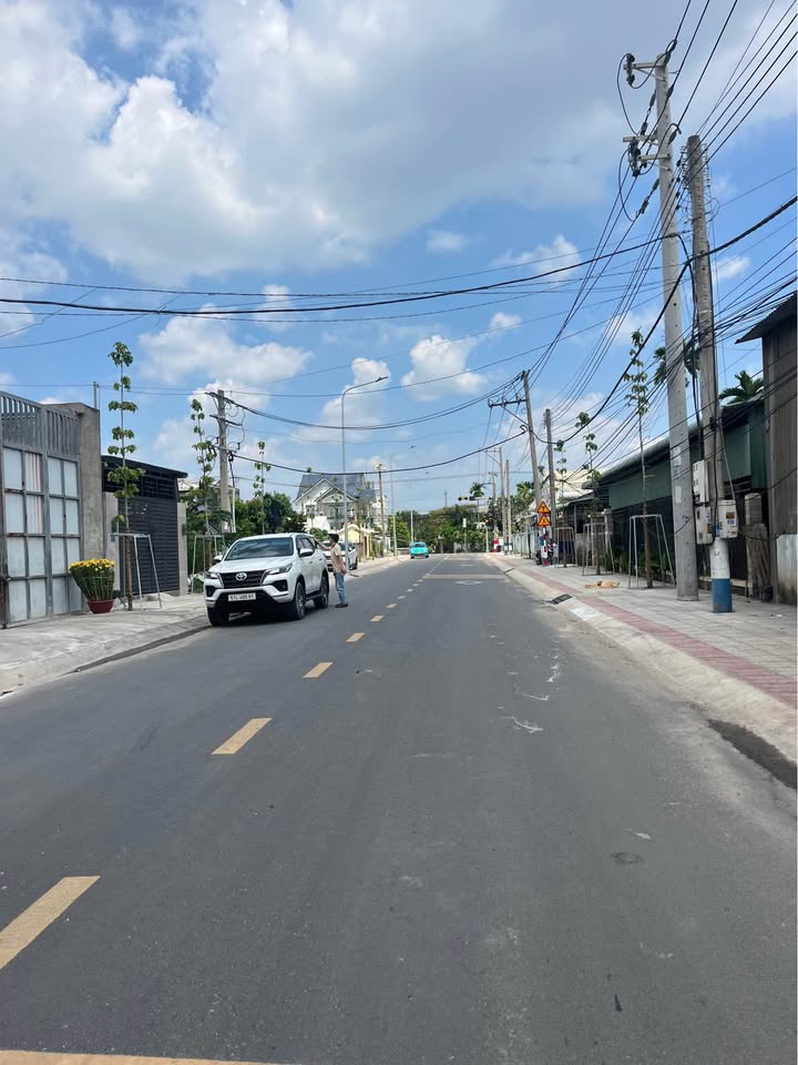 Nhà Hẻm Xe Hơi Bình Nhâm 19 Thuận An - 2.8 Tỷ, Sẵn Ở Ngay