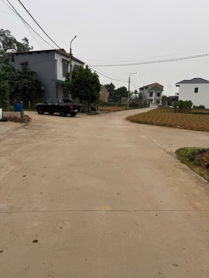 Đất nền 3 mặt tiền Đồi Khuôn Quãi, Việt Trì - 152.5m² giá 2.7 tỷ