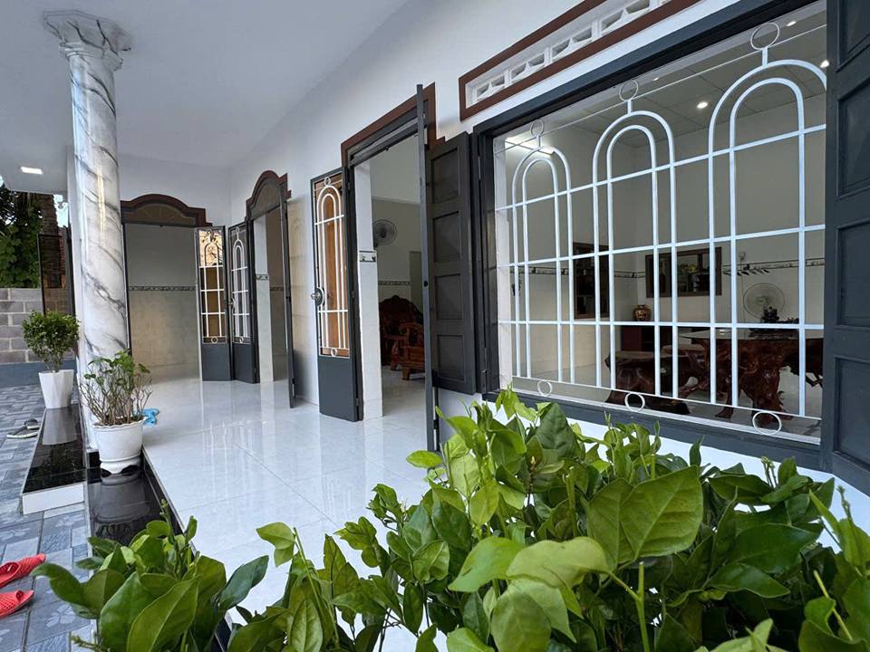 Nhà nguyên căn Diên Khánh 300m² - Ô tô vào tận nhà, sẵn sàng ở ngay!