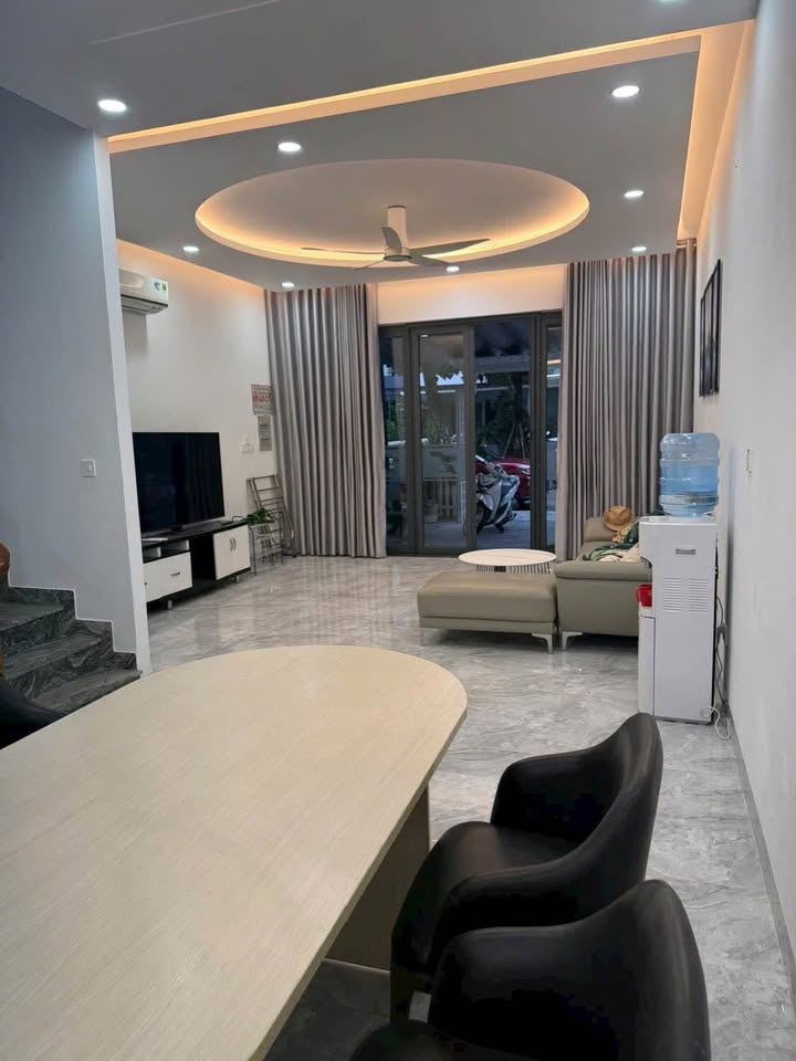 Cho thuê nhà 3 tầng Mỹ Gia Gói 8 - 4PN Full Nội Thất, Gần Hồ Bơi