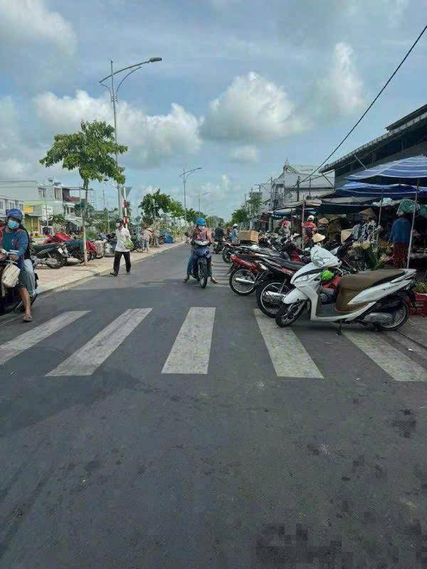 Nhà 2 Mặt Tiền Bờ Kè Chợ Nguyễn Du, Vĩnh Long - 44m² Giá 3.5 Tỷ