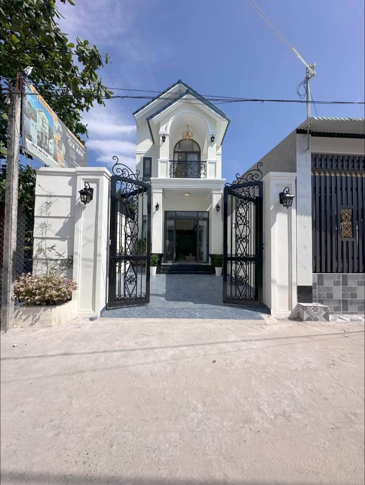 Nhà Mới Tân Cổ Điển 2 Tầng, 112m² - Full Nội Thất Tại TP. Tây Ninh