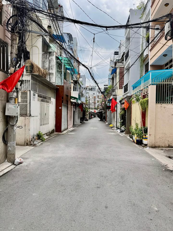 Nhà HXH Huỳnh Văn Bánh, Phú Nhuận - Ngang 4.5m, Sổ A4 Nở Hậu, Giá 13.x Tỷ