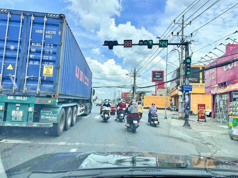 Nhà Vườn Bến Lức 136m² - Sổ hồng sẵn, ô tô vào tận nơi!