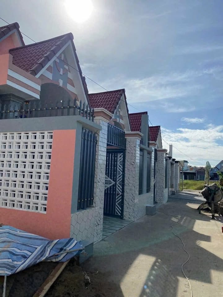 Nhà riêng Mỹ Tho 100m² - Sẵn sàng ở ngay, sổ hồng chính chủ!