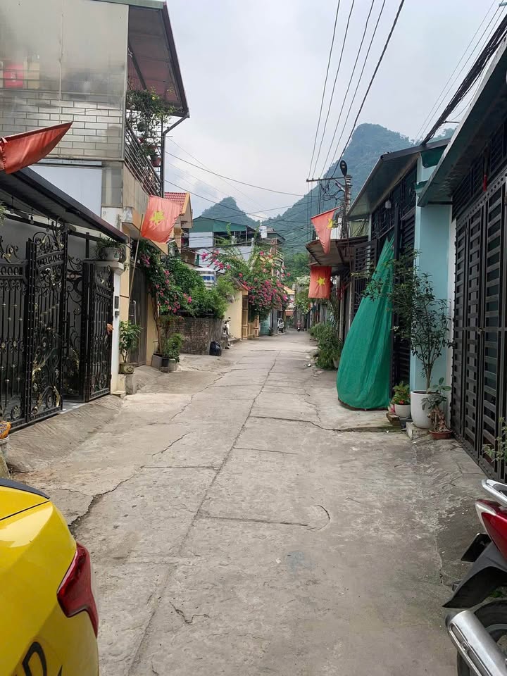 Nhà Cấp 4 Mặt Ngõ Minh Khai, Hà Giang - 120m² Sổ Đỏ, Ô Tô Vào Tận Nơi