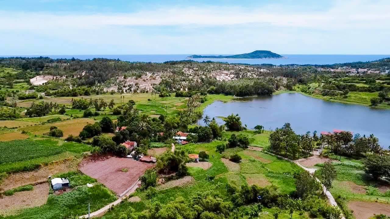 Đất Biển Tuy An, Phú Yên: 2435m² View Hồ Đồng Môn, Sổ Hồng Thổ Cư - Giá Tốt