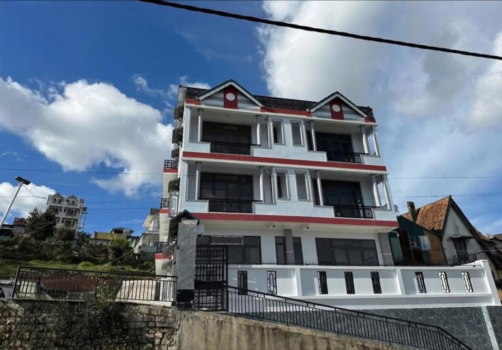 Nhà Nguyên Căn 4PN Đà Lạt - Sẵn Nội Thất, Giá 12 Triệu/Tháng