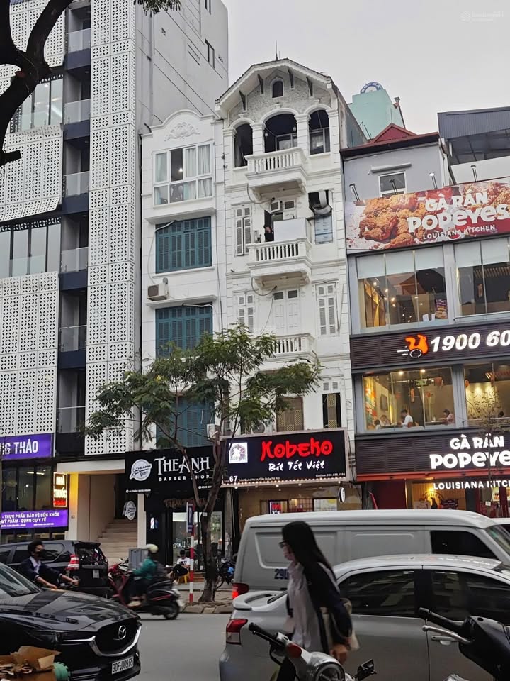 Nhà Mặt Phố Trần Quốc Hoàn, Cầu Giấy 35 Triệu/Tháng - Mặt Tiền Kinh Doanh Vô Đối!